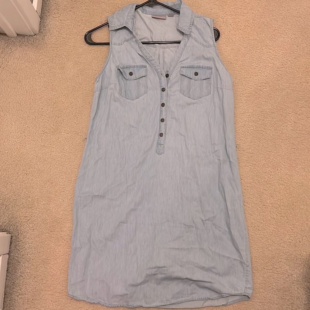 Sleeveless dress